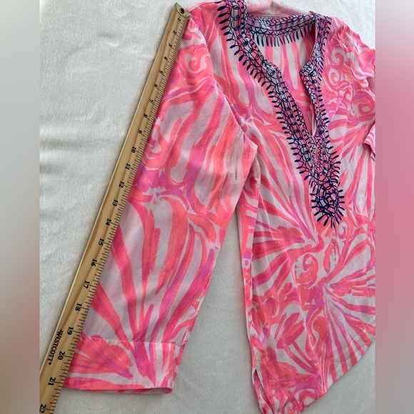 Lily Pulitzer Size XL Amelia Island 100%Silk Tunic
Blouse in Pink Sun Ray Shimmy - Picture 16 of 17